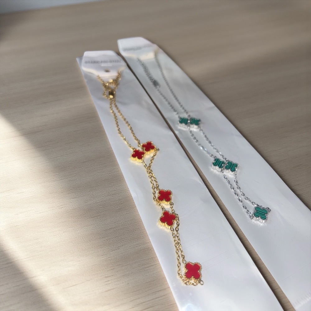 Clover Charm Necklace – Red/Gold or Green/Silver | NEW